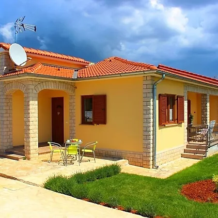 Holiday In Porec Istrien 9803 度假居 Labinci